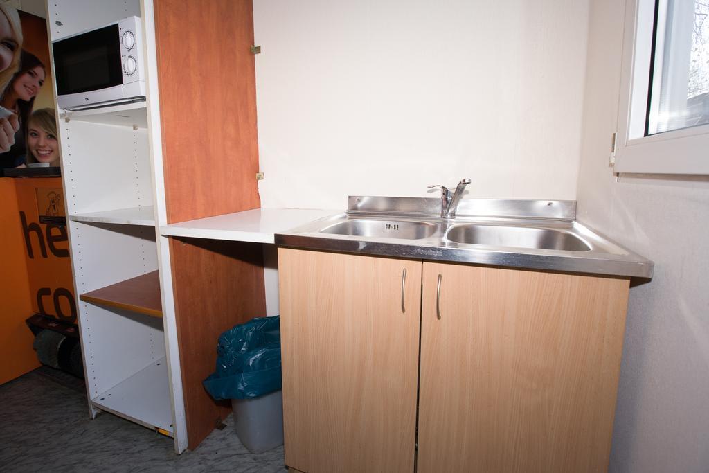 Hostel Metro Varsó Kültér fotó