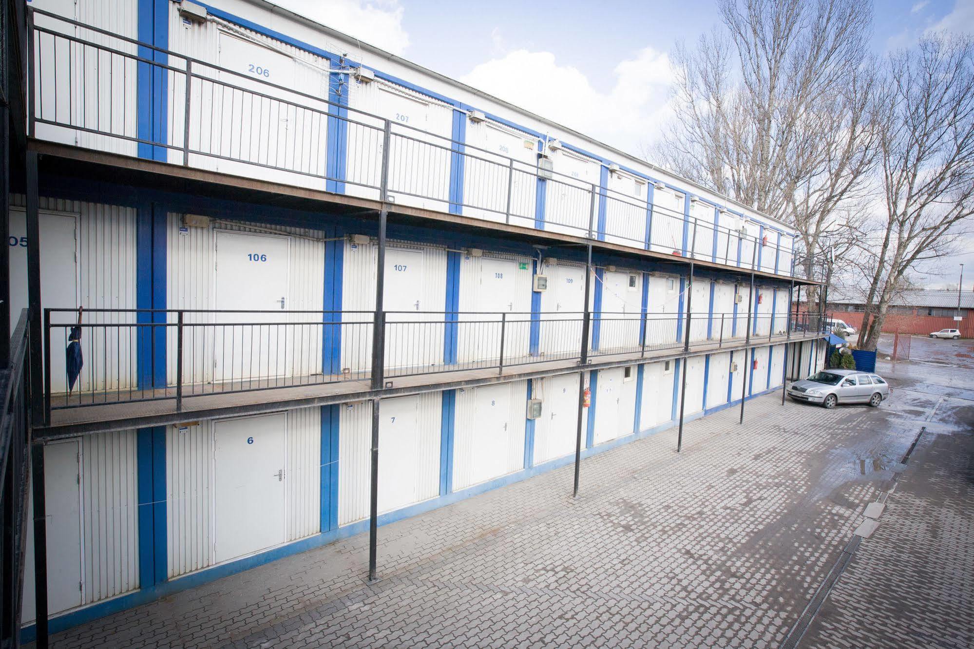 Hostel Metro Varsó Kültér fotó